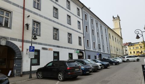 Kiadó Üzlethelység, Üzlethelység, Kapitulská, Banská Bystrica, Szlovák