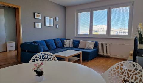 Kiadó 3 szobás lakás, 3 szobás lakás, Pribišova, Bratislava - Karlova 