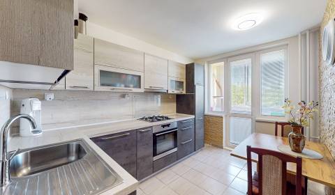 Eladó 3 szobás lakás, 3 szobás lakás, Clementisova, Košice - Dargovský