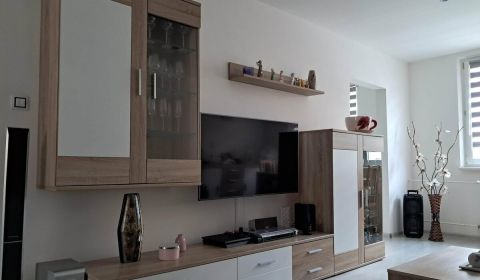 Eladó 2 szobás lakás, 2 szobás lakás, Levice, Szlovákia