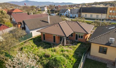 Eladó Családi ház, Családi ház, Trenčín, Szlovákia