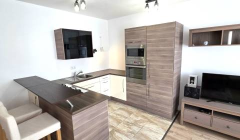 Kiadó 2 szobás lakás, 2 szobás lakás, Mesačná, Dunajská Streda, Szlová