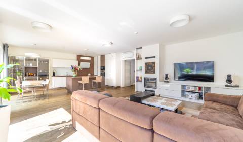 Eladó Családi ház, Családi ház, Bratislava - Nové Mesto, Szlovákia