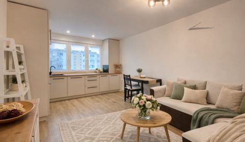 Kiadó 3 szobás lakás, 3 szobás lakás, Čapajevova, Košice - Západ, Szlo