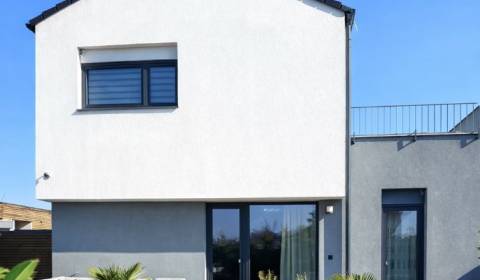 Eladó Családi ház, Családi ház, Slávičia, Senec, Szlovákia
