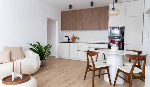 Eladó 3 szobás lakás, 3 szobás lakás, Medzilaborecká, Bratislava - Ruž