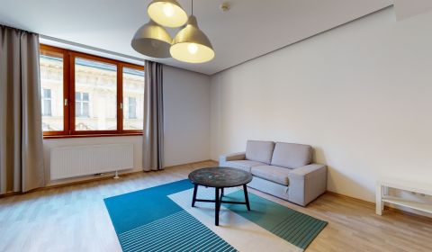 Kiadó 3 szobás lakás, 3 szobás lakás, Námestie SNP, Bratislava - Staré