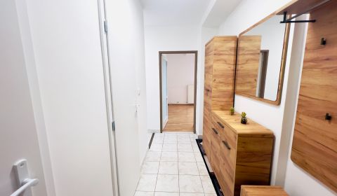 Eladó 2 szobás lakás, 2 szobás lakás, Štvrť SNP, Trenčín, Szlovákia