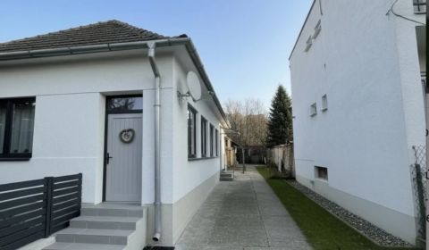 Eladó Családi ház, Családi ház, Koplotovce, Hlohovec, Szlovákia