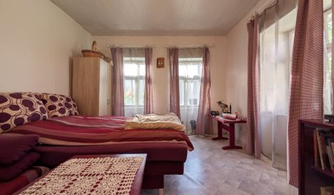 Eladó Családi ház, Családi ház, 55, Banská Bystrica, Szlovákia