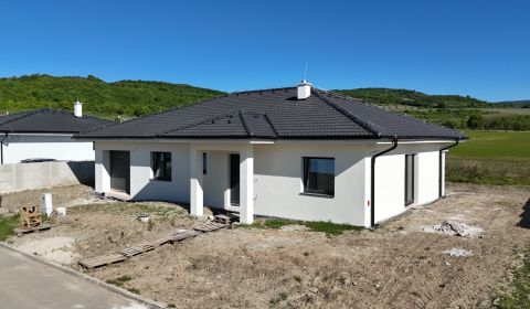 Eladó Családi ház, Családi ház, Delevarová, Pezinok, Szlovákia