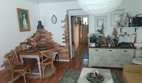 Eladó 3 szobás lakás, 3 szobás lakás, P. Pázmaňa, Šaľa, Szlovákia