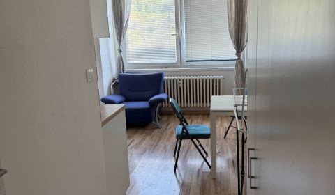 Kiadó 1 szobás lakás, 1 szobás lakás, Majerská cesta, Banská Bystrica,