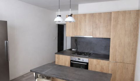 Eladó 2 szobás lakás, 2 szobás lakás, Komárno, Szlovákia