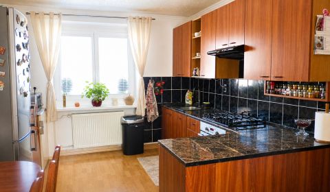 Eladó 2 szobás lakás, 2 szobás lakás, Žiar nad Hronom, Szlovákia