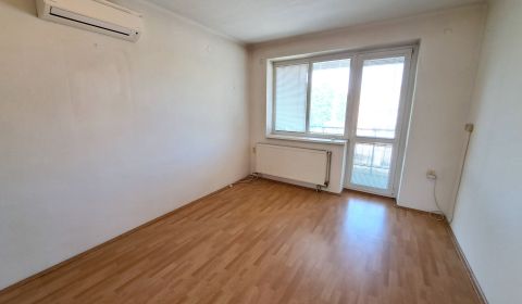 Eladó 3 szobás lakás, 3 szobás lakás, 1.mája, Nitra, Szlovákia