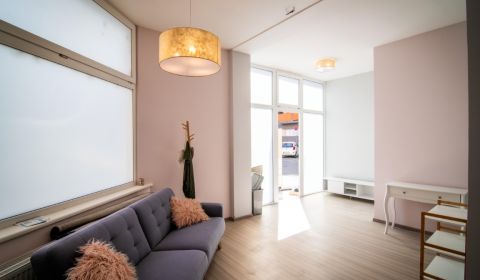 Kiadó Üzlethelység, Üzlethelység, Na hlinách, Trnava, Szlovákia