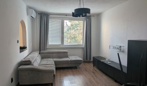Eladó 3 szobás lakás, 3 szobás lakás, Novomeského, Nitra, Szlovákia