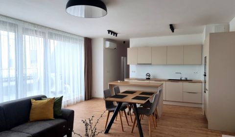 KIADÓ - 3 szobás lakás Nyitra – Piesková utca, RIVIERA NITRA