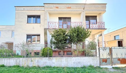 Eladó Családi ház, Családi ház, Hrušovany, Topoľčany, Szlovákia
