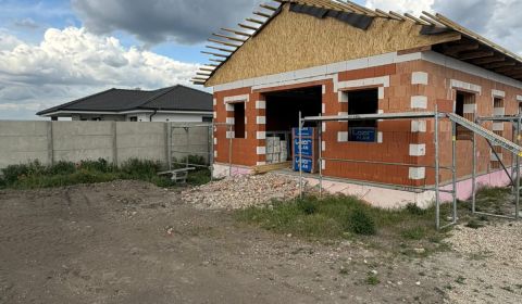 Eladó Családi ház, Családi ház, Dunajská Streda, Szlovákia