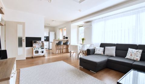 Eladó 3 szobás lakás, 3 szobás lakás, Bystrická, Bratislava - Devínska