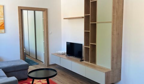 Kiadó 2 szobás lakás, 2 szobás lakás, Banská Bystrica, Szlovákia