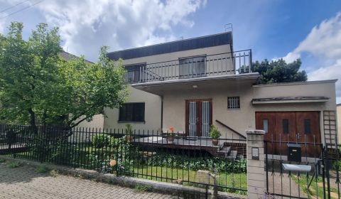 Eladó Családi ház, Családi ház, Hlohovec, Szlovákia