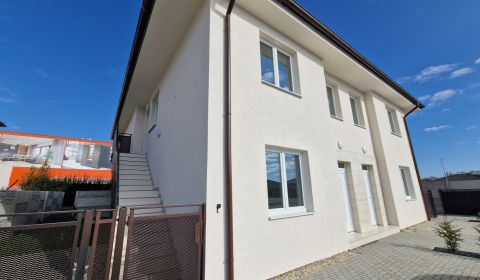 Eladó 3 szobás lakás, 3 szobás lakás, Dunajská Streda, Szlovákia