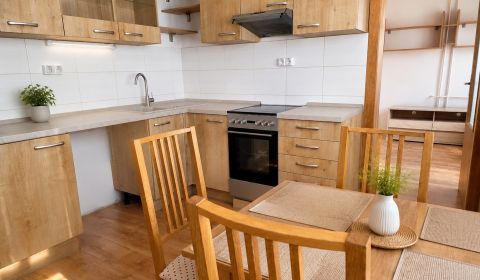 Eladó 2 szobás lakás, 2 szobás lakás, Banská Bystrica, Szlovákia