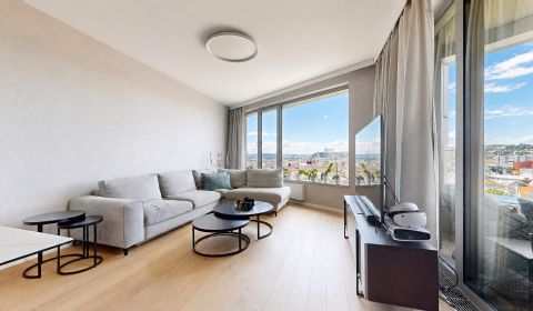 Eladó 4 szobás lakás, 4 szobás lakás, Čulenova, Bratislava - Staré Mes