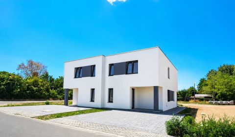 Eladó Családi ház, Családi ház, Záleská, Senec, Szlovákia
