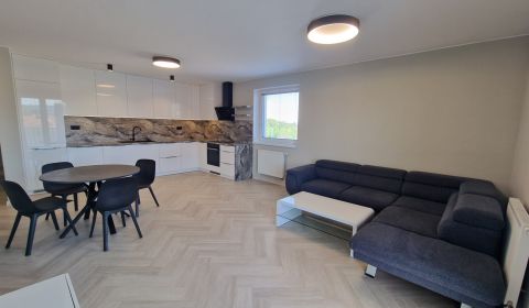 Kiadó 3 szobás lakás, 3 szobás lakás, Hviezdoslavova, Poprad, Szlováki