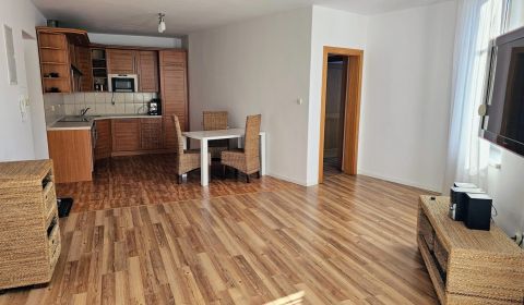 Eladó 3 szobás lakás, 3 szobás lakás, Zámocká, Bratislava - Staré Mest