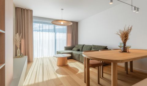 Eladó 3 szobás lakás, 3 szobás lakás, Mierová, Bratislava - Ružinov, S