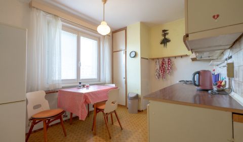 Eladó 3 szobás lakás, 3 szobás lakás, Petra Jilemnického, Ilava, Szlov