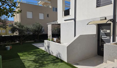 HORVÁTORSZÁG - Gyönyörű 4 szobás apartman nagy kerttel - VODICE