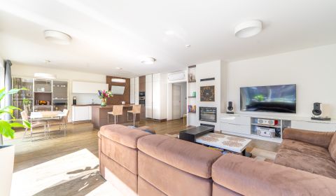 Eladó Családi ház, Családi ház, Bratislava - Nové Mesto, Szlovákia