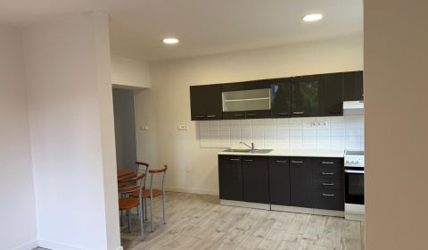 Eladó Családi ház, Családi ház, Senec, Szlovákia