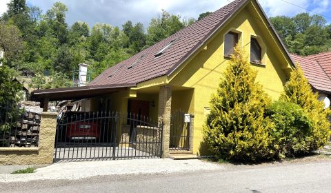 Eladó Családi ház, Családi ház, Žiar nad Hronom, Szlovákia