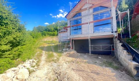 Eladó Családi ház, Családi ház, Banská Bystrica, Szlovákia