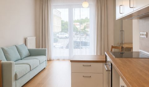 Kiadó 2 szobás lakás, 2 szobás lakás, Skuteckého,, Banská Bystrica, Sz