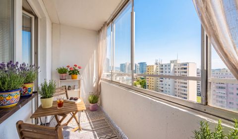 Eladó 3 szobás lakás, 3 szobás lakás, Jégeho, Bratislava - Ružinov, Sz