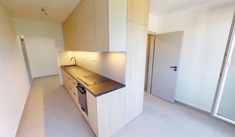 Eladó 3 szobás lakás, 3 szobás lakás, K výstavisku, Trenčín, Szlovákia