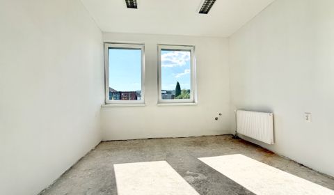 Raktárak és ipari épületek, Štrková, kiadó, Žilina, Szlovákia