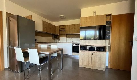 Eladó 3 szobás lakás, 3 szobás lakás, Banská Bystrica, Szlovákia