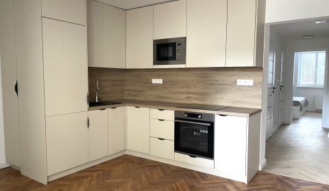Eladó 3 szobás lakás, 3 szobás lakás, Medená, Bratislava - Staré Mesto
