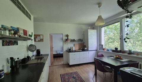 Eladó 3 szobás lakás, 3 szobás lakás, Babuškova, Bratislava - Ružinov,