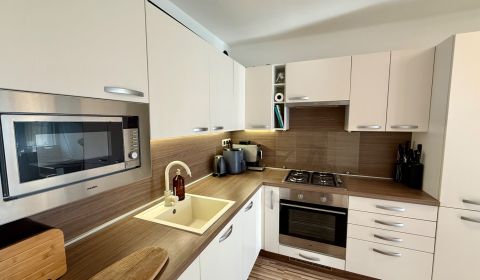 Eladó 3 szobás lakás, 3 szobás lakás, Gejzu Dusíka, Trnava, Szlovákia