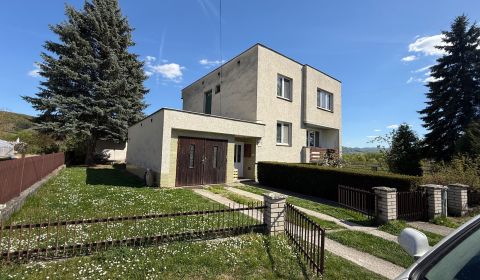Eladó Családi ház, Családi ház, Žiar nad Hronom, Szlovákia